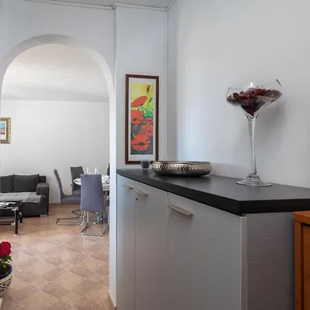 Lucy In Apartman *