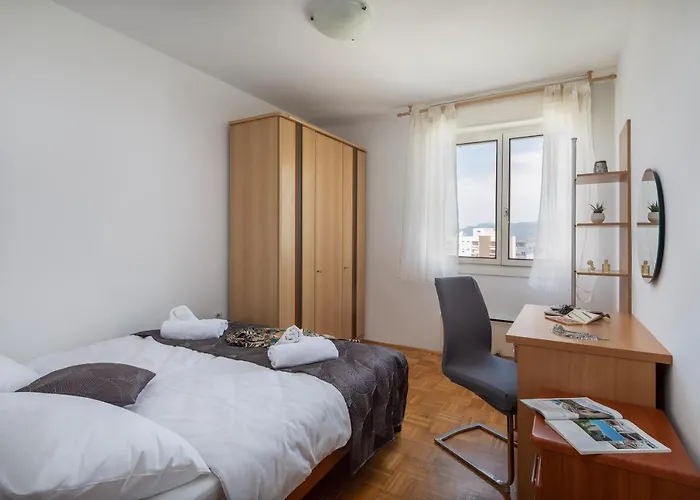 Lucy In Appartement